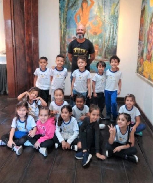 api-modulos/fotos/img/galeria_cat_culturais_490/490/13428/VISITA GUIADA POR GUSTAVO, CEMEI MARIA TEREZA BROCHADO E SOUZA - ABELHINHA DOURADA, PROF. JULAINA E CARINE,03.09.2025 ( (4).jpg